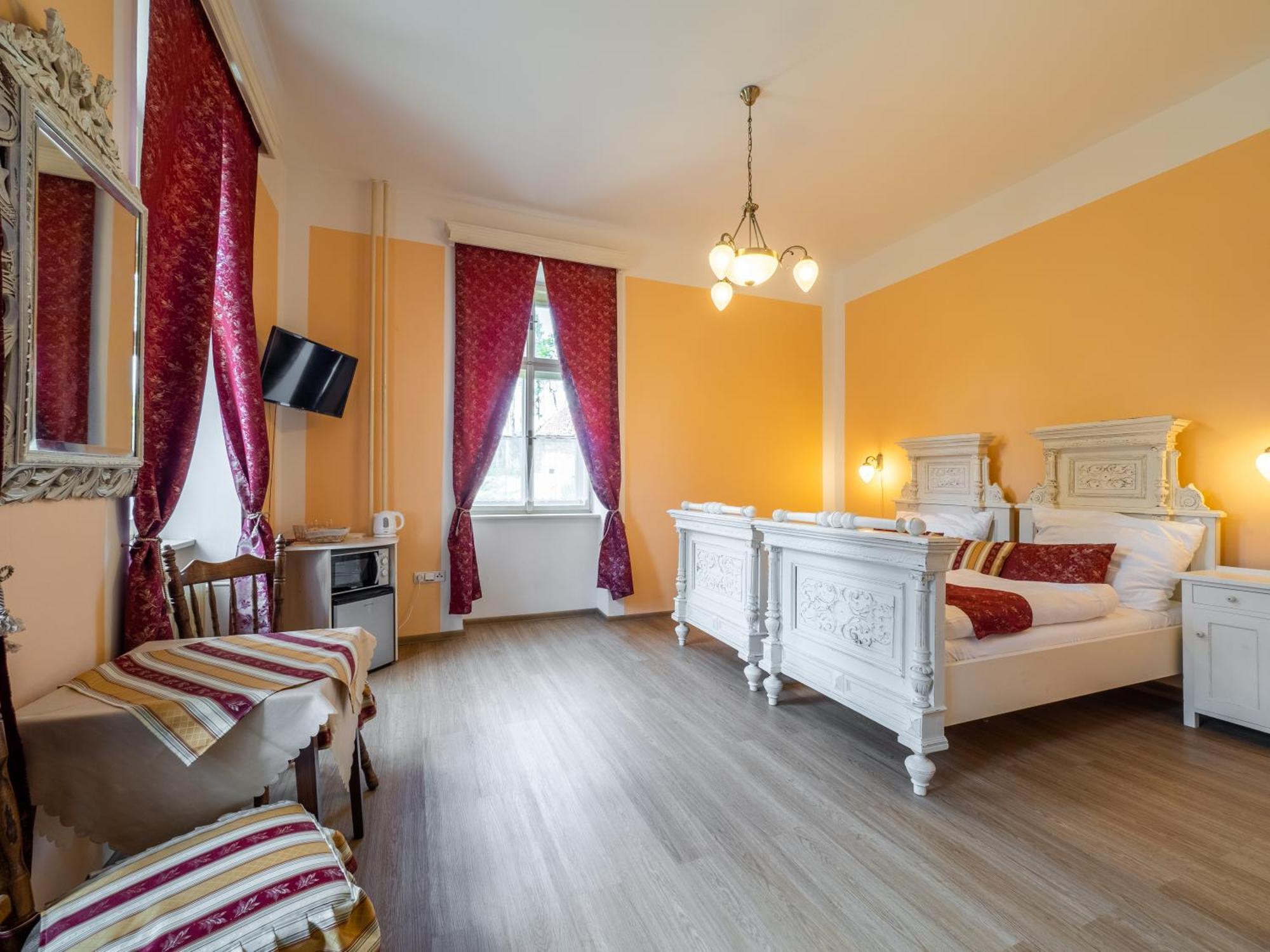 Zamecek Waldsteinovo Zatisi Otel Svatoslav Dış mekan fotoğraf