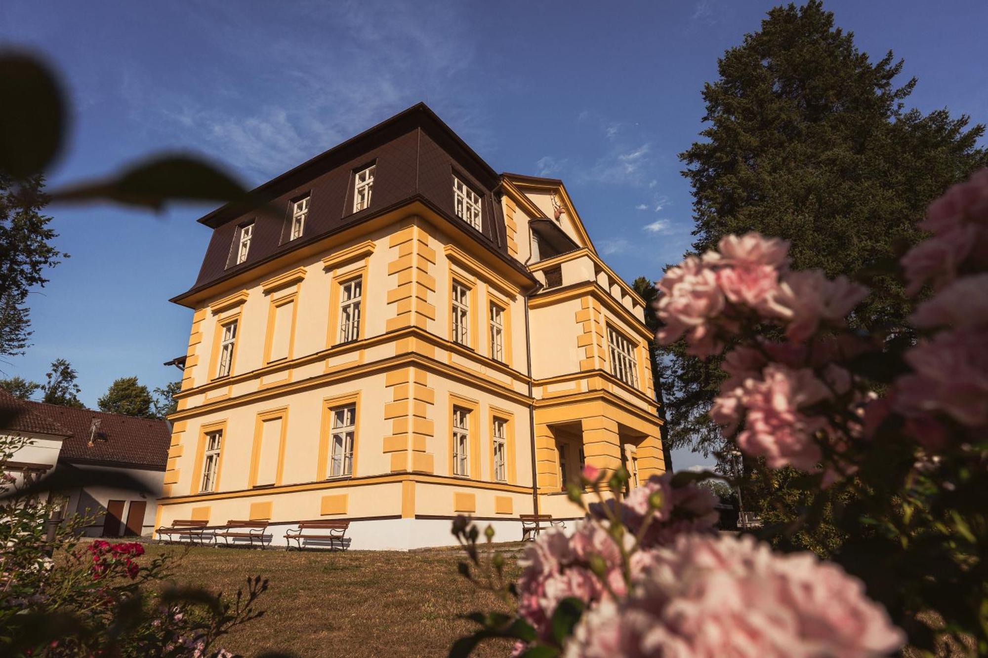 Zamecek Waldsteinovo Zatisi Otel Svatoslav Dış mekan fotoğraf